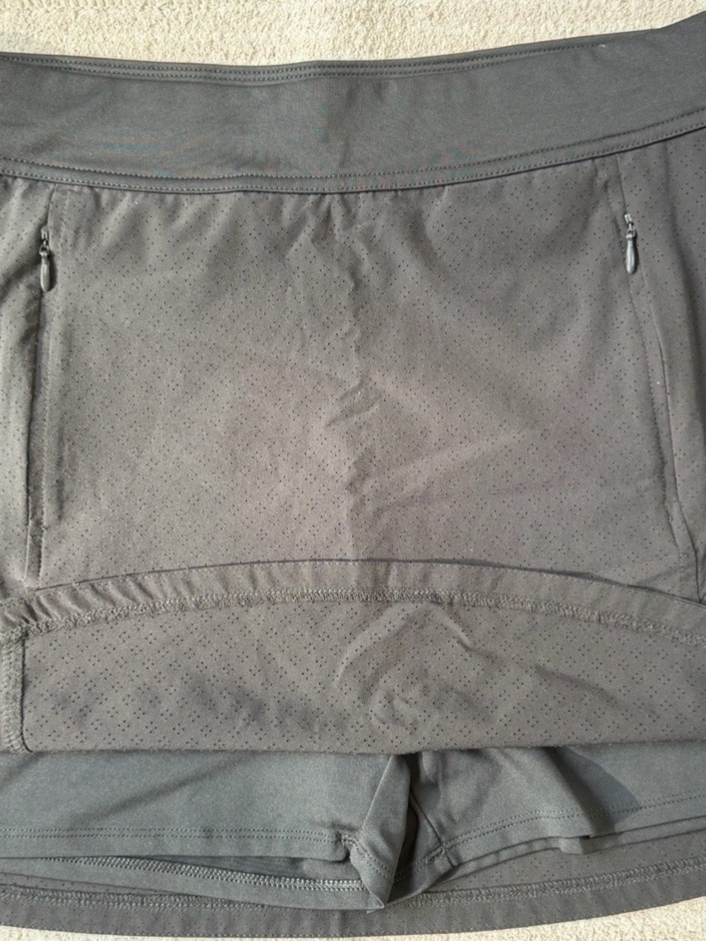 NWOT LIQUID YACHT WEAR GOLF SKORT SIZE 6 CHARCOAL - Picture 2 of 6